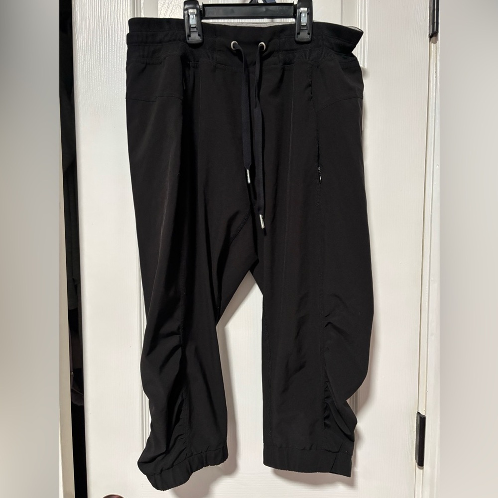 Calvin Klein Women's Black Capris sport everyday pants comfy athletic travel fun